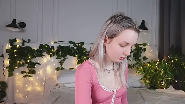 Beatrica Klein online show from 03.16.25