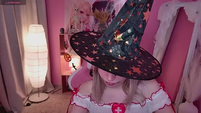 Beatrica Klein online show from 10.28.25