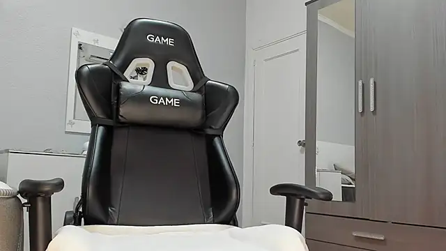 anisialuna  online show from 02.04.25