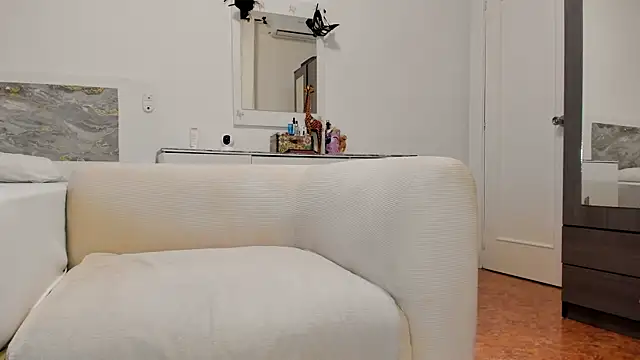 anisialuna  online show from 10.15.25