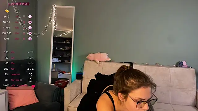Snapshot of HumbleJess chatting on 04.29.26 HumbleJess online show from 04.29.26