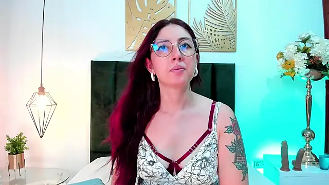 Emilywatsonn online show from 02.05.25