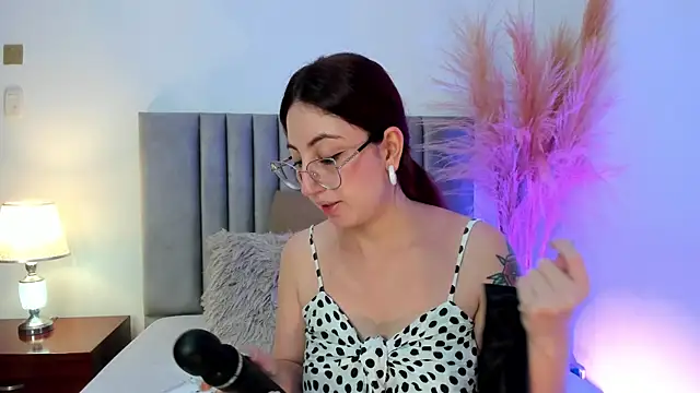 Emilywatsonn online show from 02.10.25