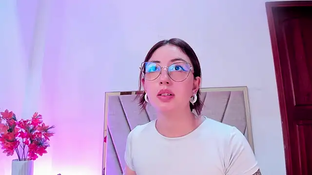 Emilywatsonn online show from 02.11.25