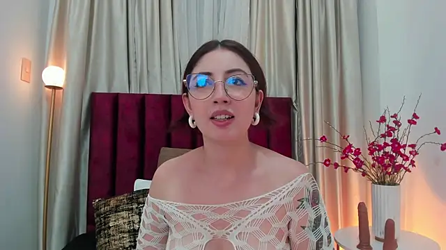 Emilywatsonn online show from 02.17.25