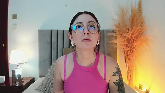 Emilywatsonn online show from 02.19.25