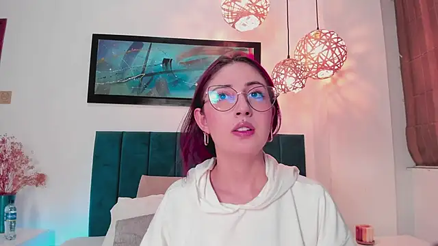 Emilywatsonn online show from 09.11.25