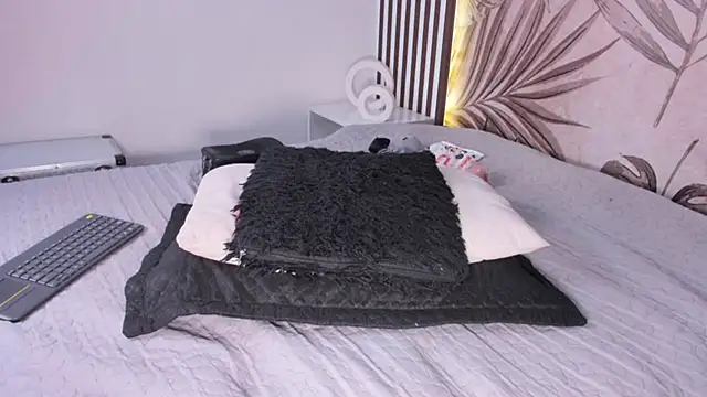 Samaantha-White online show from 02.06.25