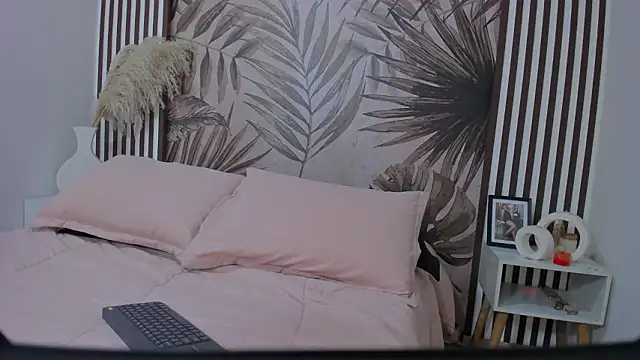 Samaantha-White online show from 02.24.26