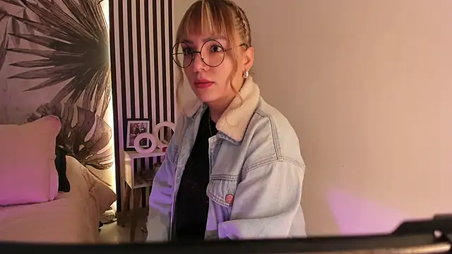 Samaantha-White online show from 04.16.26