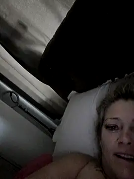 Snapshot of marcialoira chatting on 10.14.25 marcialoira online show from 10.14.25