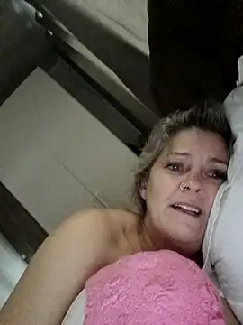 Snapshot of marcialoira chatting on 10.22.25 marcialoira online show from 10.22.25