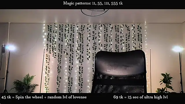 Snapshot of Alicia_x_art chatting on 06.10.26 Alicia x art online show from 06.10.26