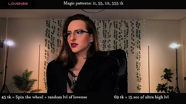 Snapshot of Alicia_x_art chatting on 06.13.26 Alicia x art online show from 06.13.26