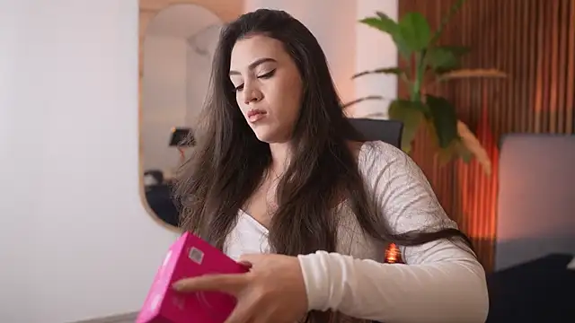 Amelia Rouse online show from 10.03.25