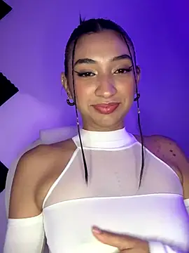 Snapshot of _Aura- chatting on 09.19.25 Aura- online show from 09.19.25