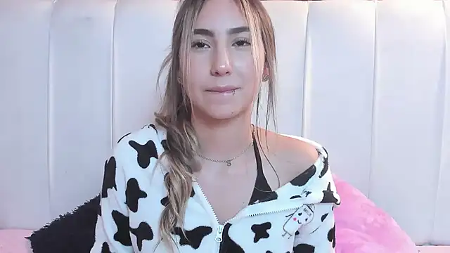 Snapshot of _Emma_Valka chatting on 03.08.25 Emma Valka online show from 03.08.25