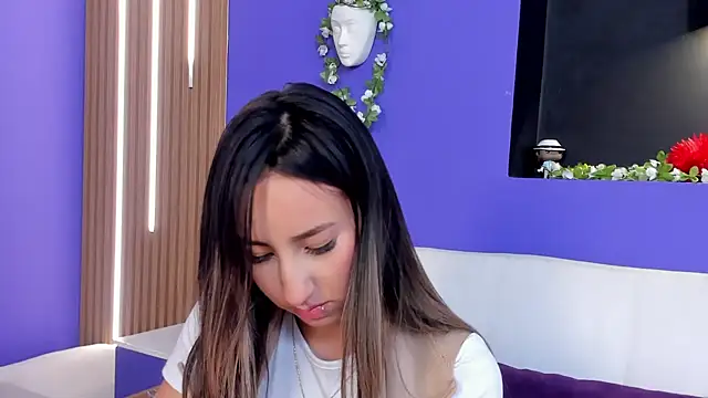 Snapshot of _Emma_Valka chatting on 11.24.25 Emma Valka online show from 11.24.25