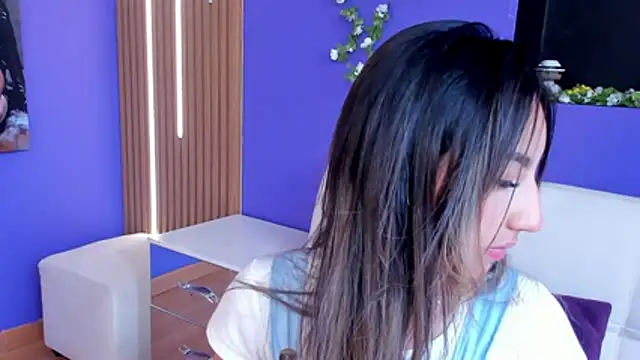 Snapshot of _Emma_Valka chatting on 11.26.25 Emma Valka online show from 11.26.25