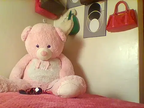 Queeen model online show from 10.10.25