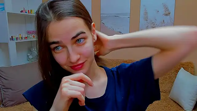 Snapshot of AstoriyaNight chatting on 02.05.25 AstoriyaNight online show from 02.05.25