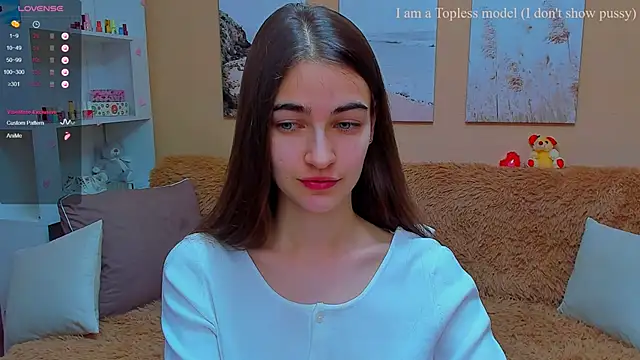 Snapshot of AstoriyaNight chatting on 02.15.25 AstoriyaNight online show from 02.15.25