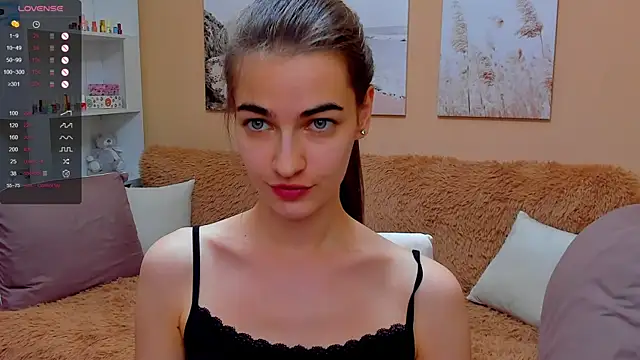 Snapshot of AstoriyaNight chatting on 02.28.25 AstoriyaNight online show from 02.28.25