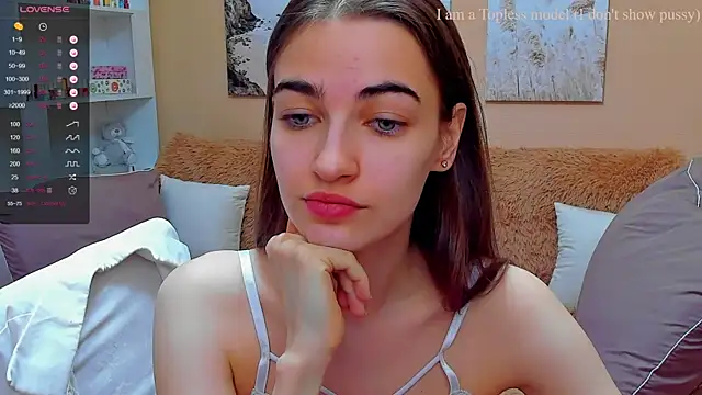 Snapshot of AstoriyaNight chatting on 03.13.25 AstoriyaNight online show from 03.13.25