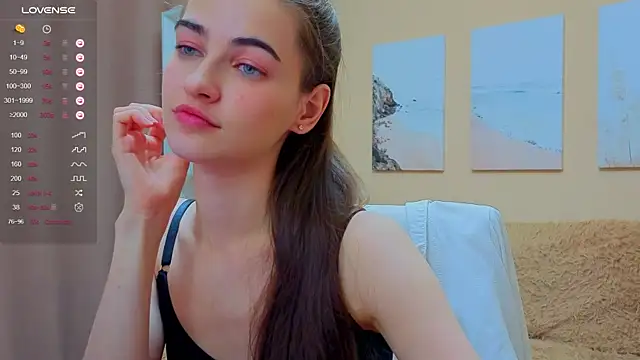 Snapshot of AstoriyaNight chatting on 10.11.25 AstoriyaNight online show from 10.11.25