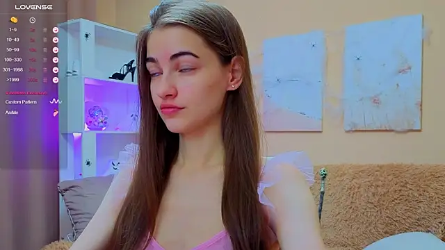 Snapshot of AstoriyaNight chatting on 10.25.25 AstoriyaNight online show from 10.25.25