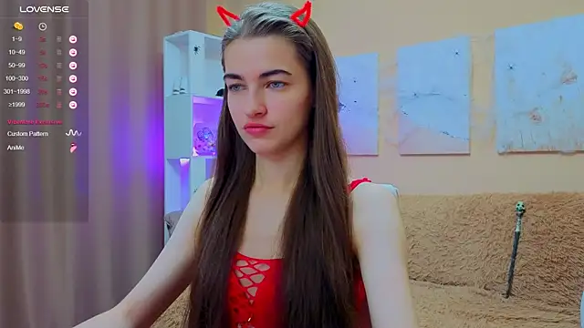 Snapshot of AstoriyaNight chatting on 10.31.25 AstoriyaNight online show from 10.31.25