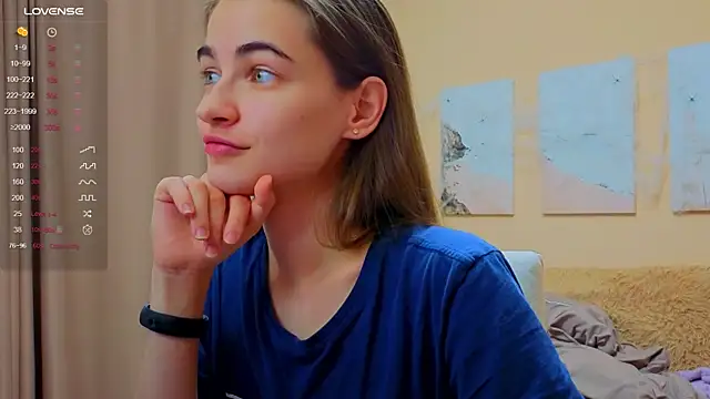 Snapshot of AstoriyaNight chatting on 11.18.25 AstoriyaNight online show from 11.18.25