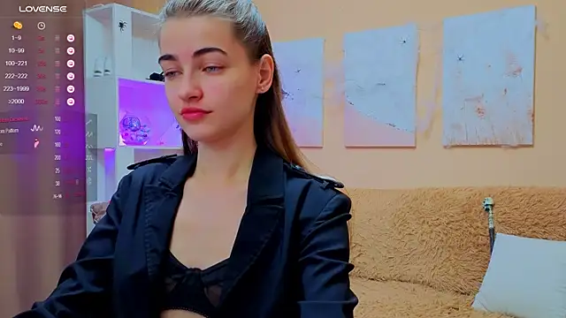 Snapshot of AstoriyaNight chatting on 11.22.25 AstoriyaNight online show from 11.22.25