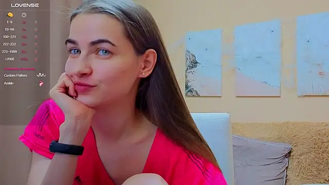 Snapshot of AstoriyaNight chatting on 11.26.25 AstoriyaNight online show from 11.26.25