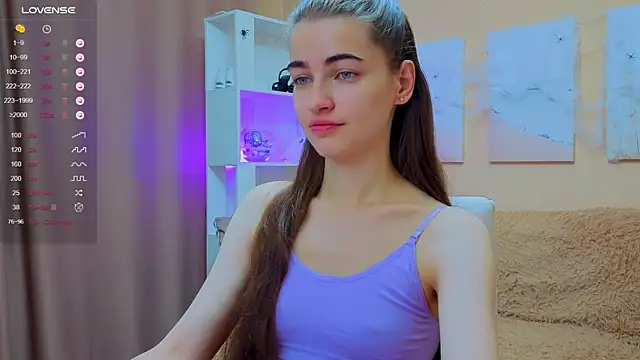 Snapshot of AstoriyaNight chatting on 11.28.25 AstoriyaNight online show from 11.28.25