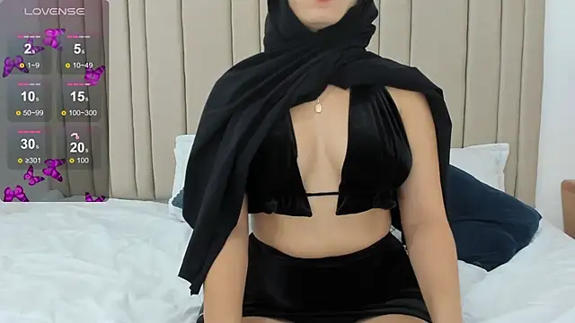 Snapshot of izadii chatting on 01.16.25 izadii online show from 01.16.25