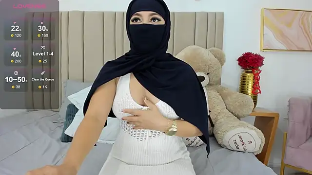 Snapshot of izadii chatting on 03.14.25 izadii online show from 03.14.25