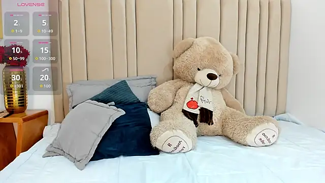 Snapshot of izadii chatting on 10.23.25 izadii online show from 10.23.25