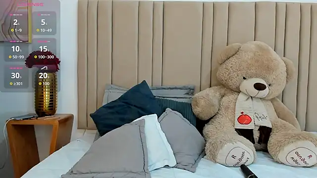 Snapshot of izadii chatting on 10.24.25 izadii online show from 10.24.25