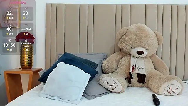 Snapshot of izadii chatting on 11.03.25 izadii online show from 11.03.25