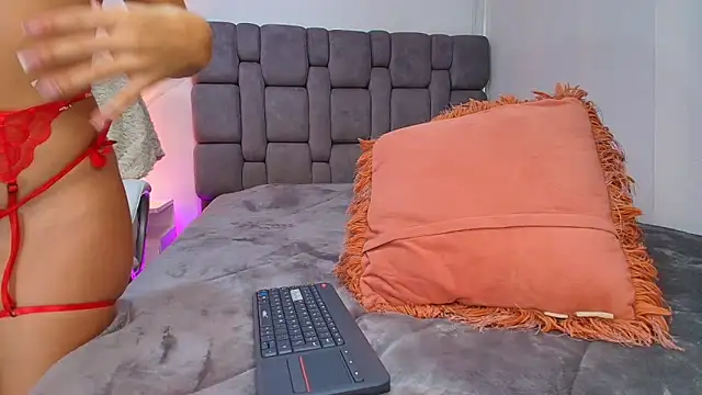 Snapshot of MariianaGomez chatting on 01.04.25 MariianaGomez online show from 01.04.25