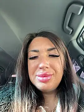 Snapshot of RuslanaXX chatting on 02.14.26 RuslanaXX online show from 02.14.26