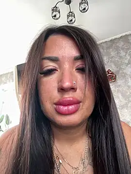 Snapshot of RuslanaXX chatting on 02.25.26 RuslanaXX online show from 02.25.26