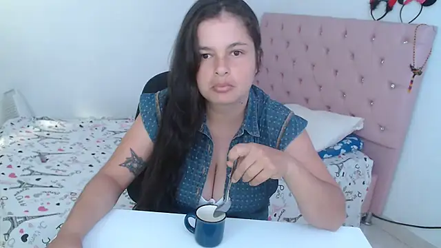 Snapshot of Aliciaheart chatting on 12.20.24 Aliciaheart online show from 12.20.24