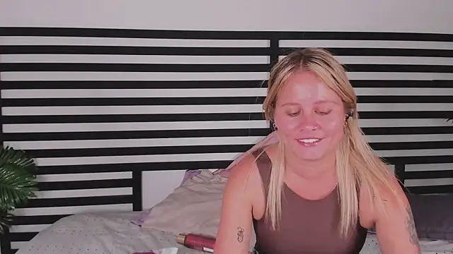 stefanny ruiz  online show from 12.10.24