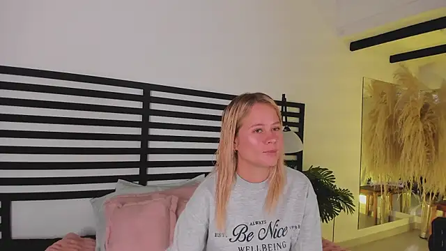 stefanny ruiz  online show from 12.30.24