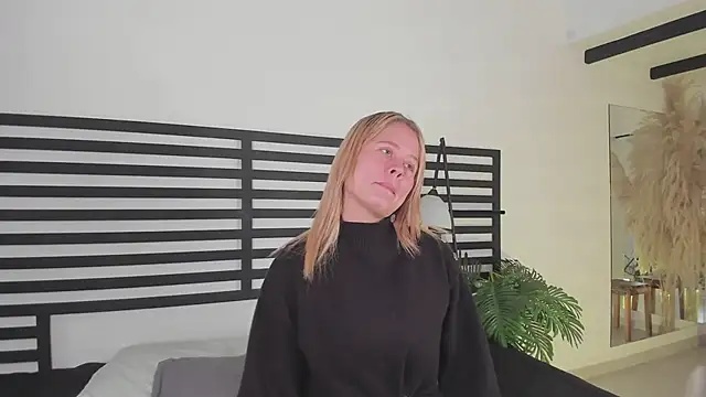 stefanny ruiz  online show from 02.18.25