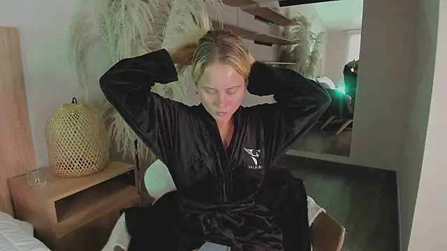 stefanny ruiz  online show from 03.08.25