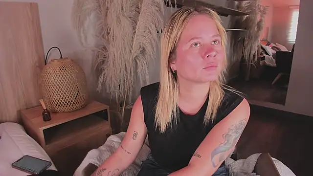 stefanny ruiz  online show from 03.10.25