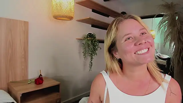 stefanny ruiz  online show from 03.19.25